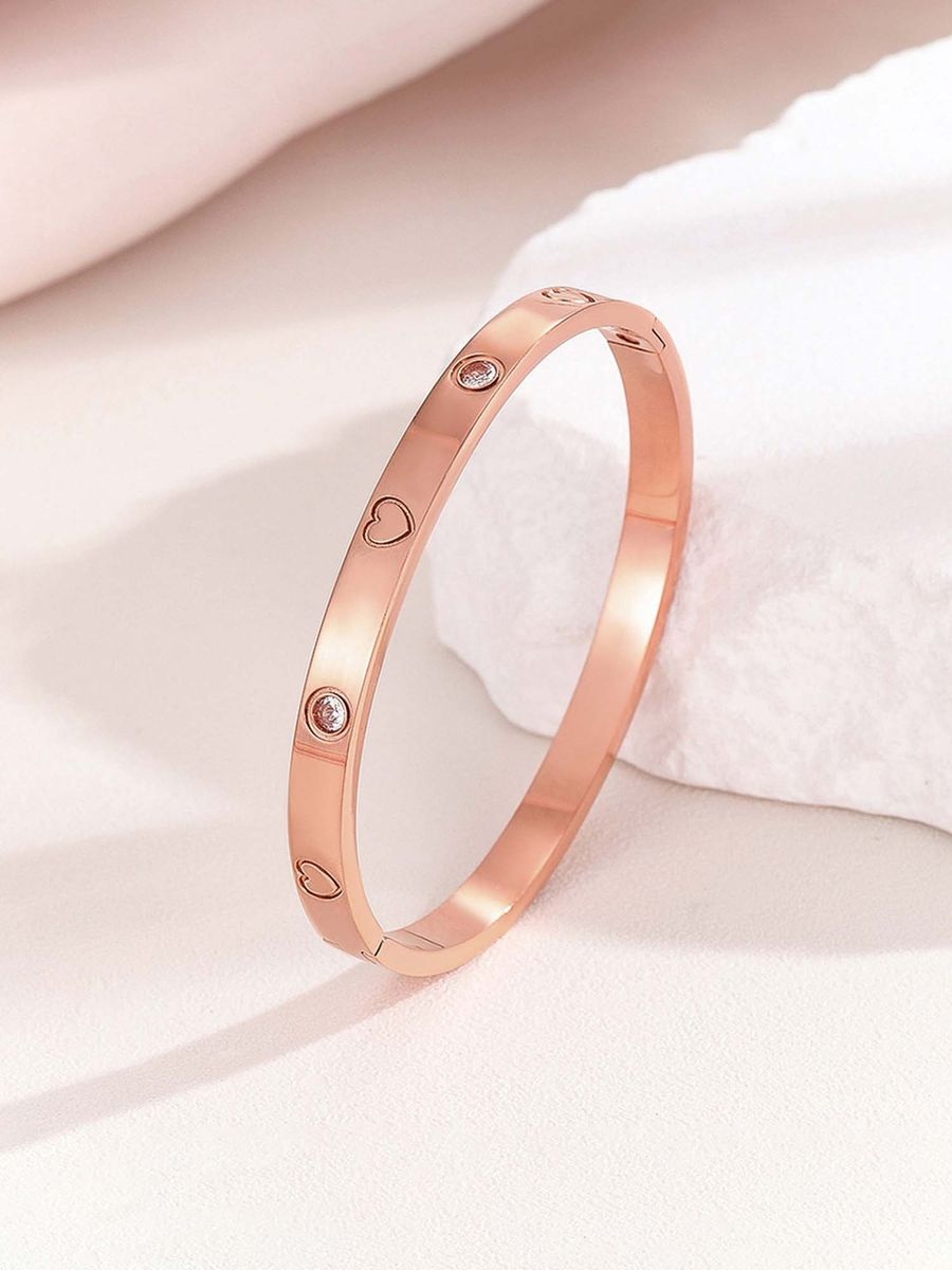 Chic Heart-Engraved Bangle
