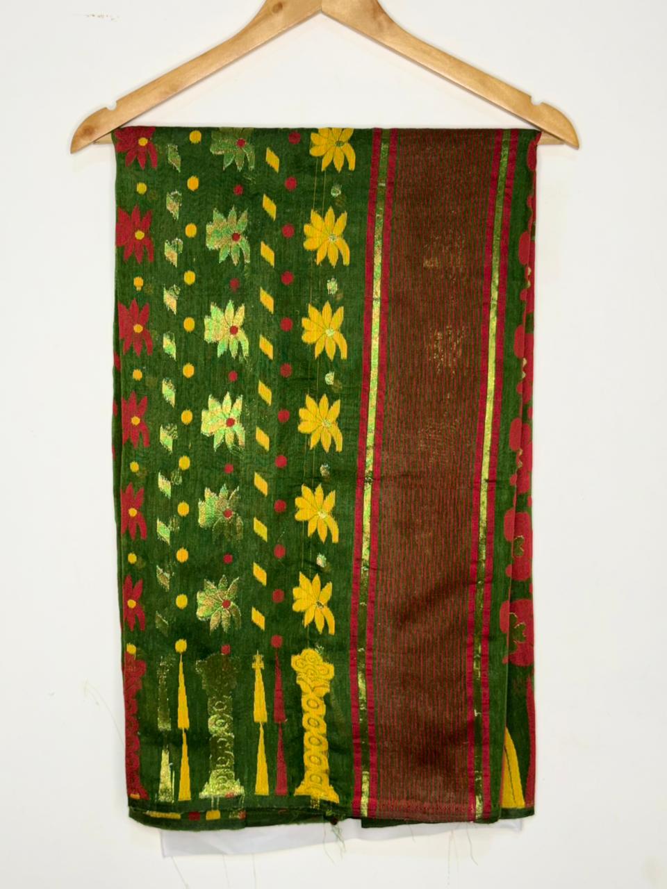 Elegant Green Handloom Saree with Floral and Traditional Motifs