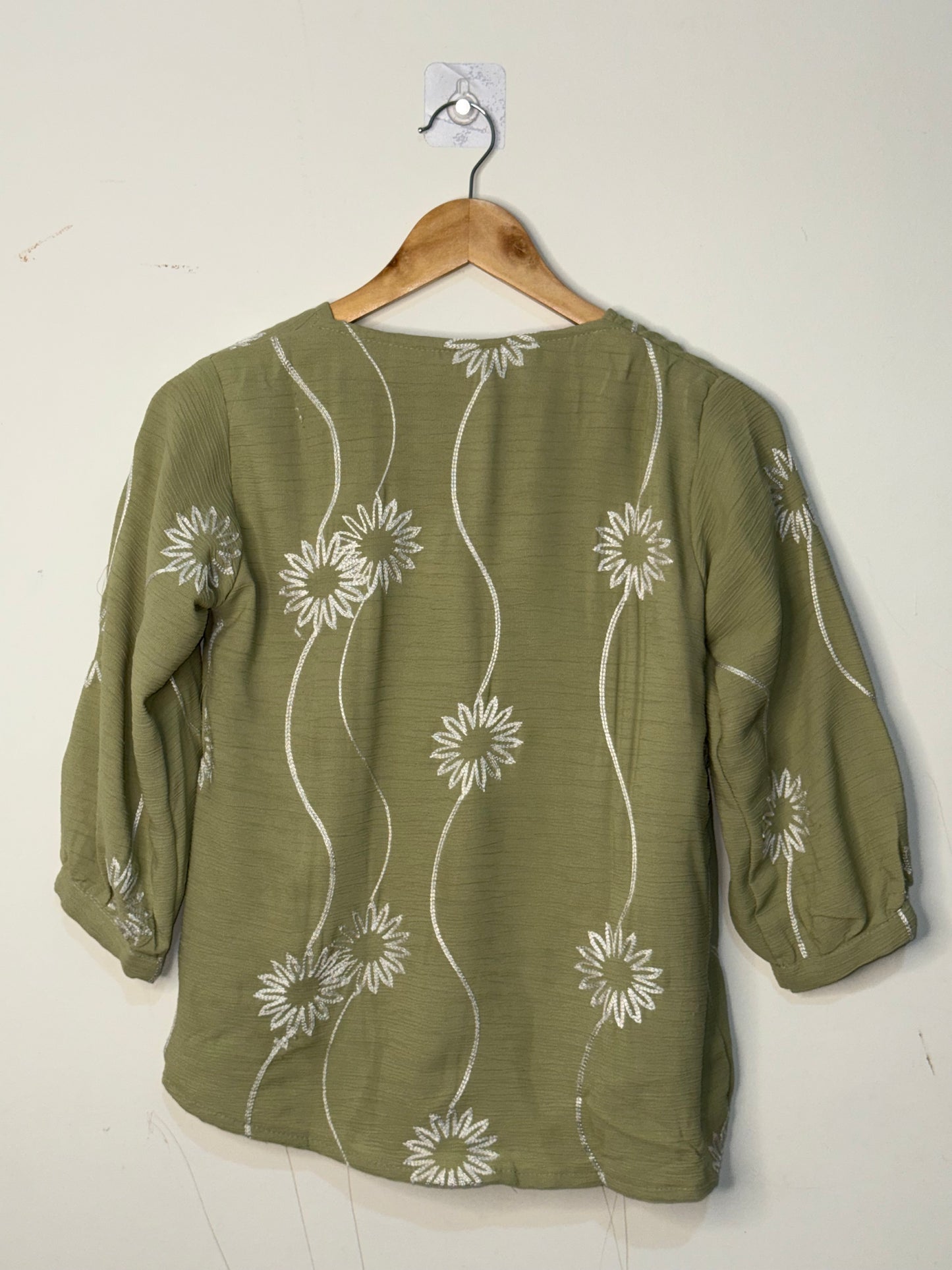 Embroidered Floral 3/4 Sleeve Top