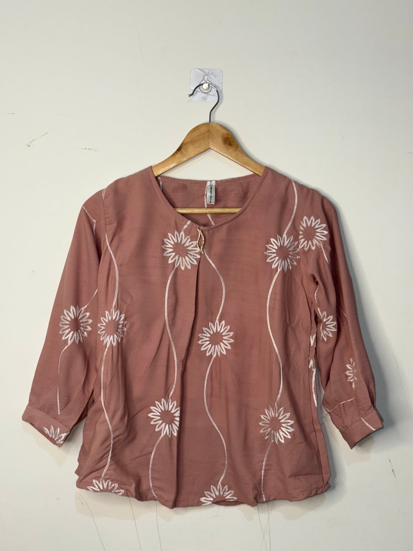 Embroidered Floral 3/4 Sleeve Top