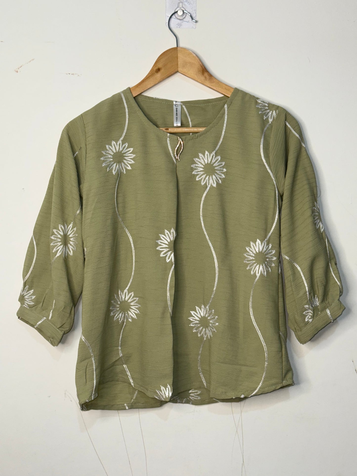 Embroidered Floral 3/4 Sleeve Top