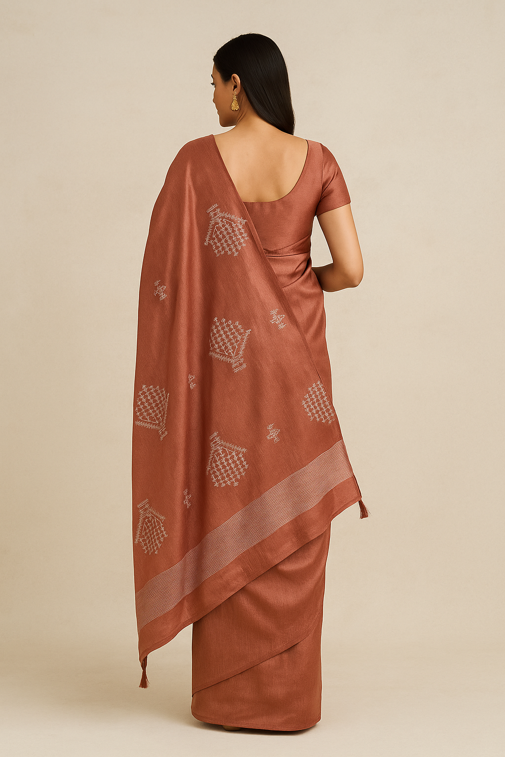 Handloom Saree with Intricate Thread Work and Subtle Zari Border