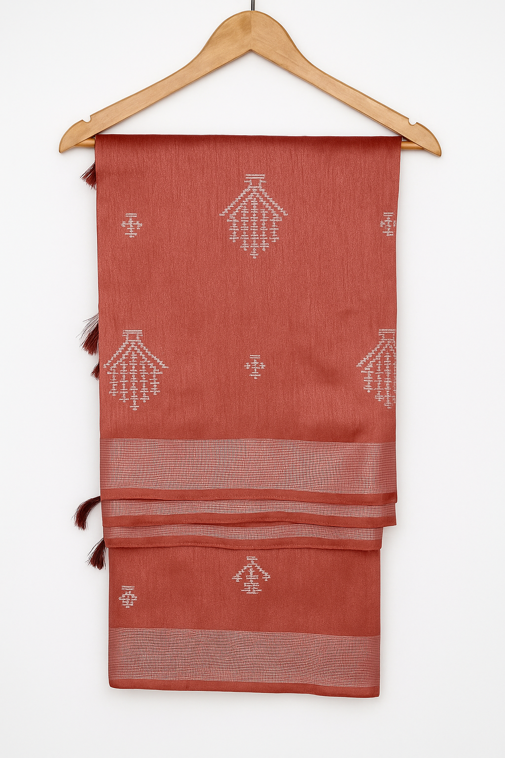 Handloom Saree with Intricate Thread Work and Subtle Zari Border