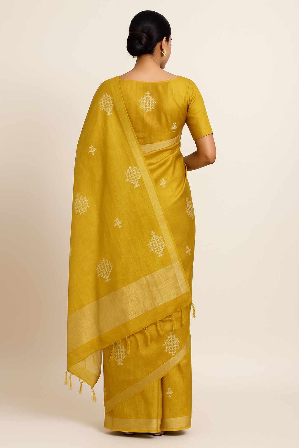 Handloom Saree with Intricate Thread Work and Subtle Zari Border