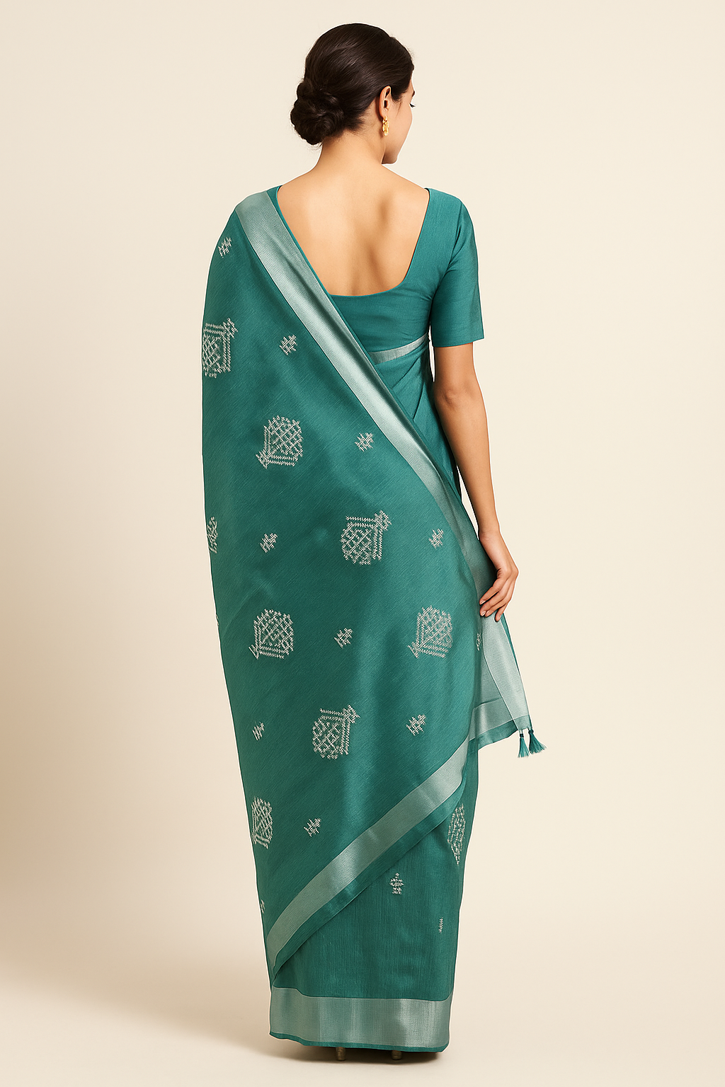 Handloom Saree with Intricate Thread Work and Subtle Zari Border
