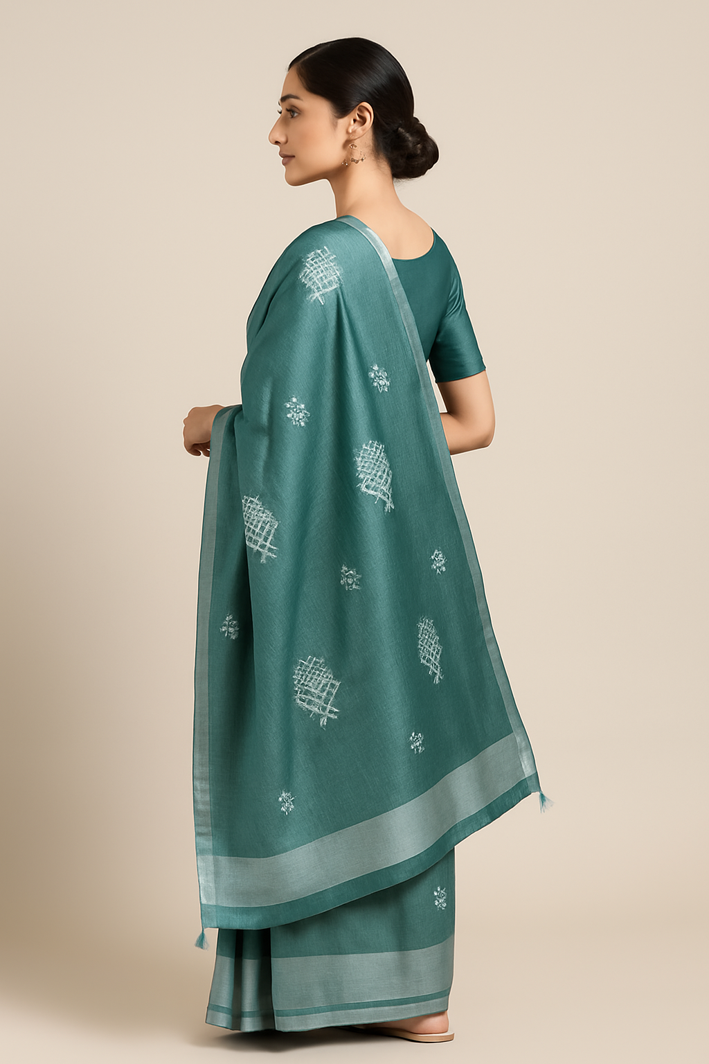 Handloom Saree with Intricate Thread Work and Subtle Zari Border