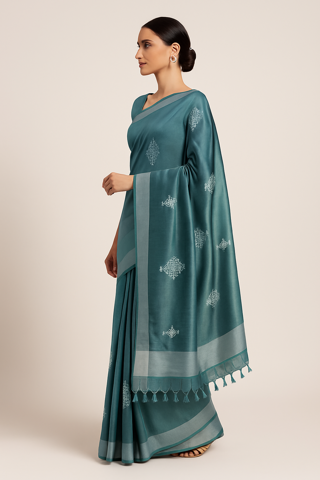 Handloom Saree with Intricate Thread Work and Subtle Zari Border
