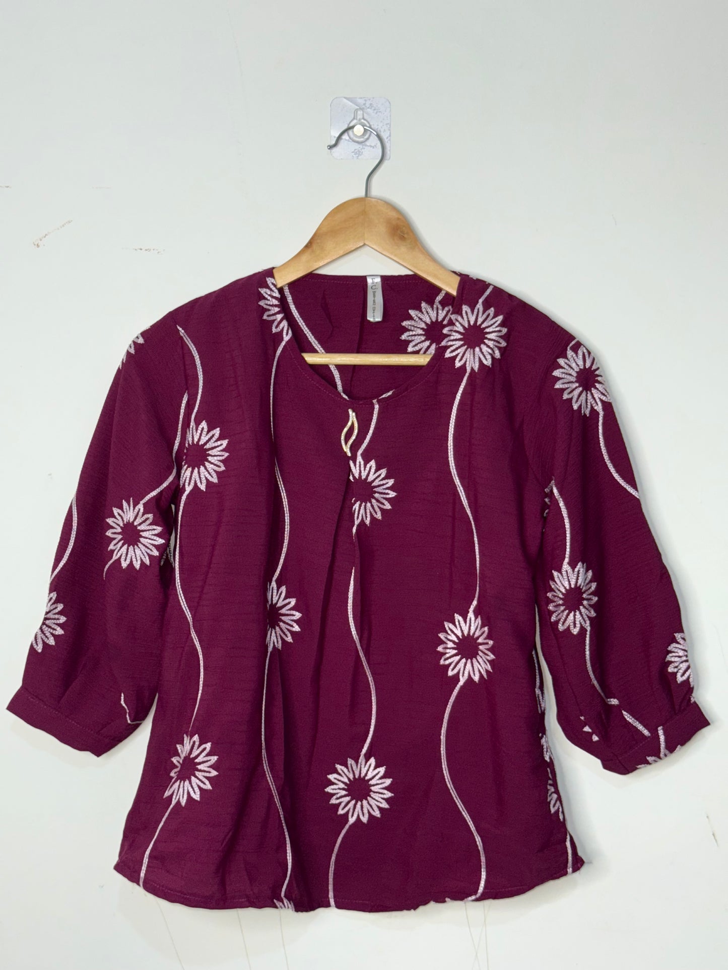 Embroidered Floral 3/4 Sleeve Top