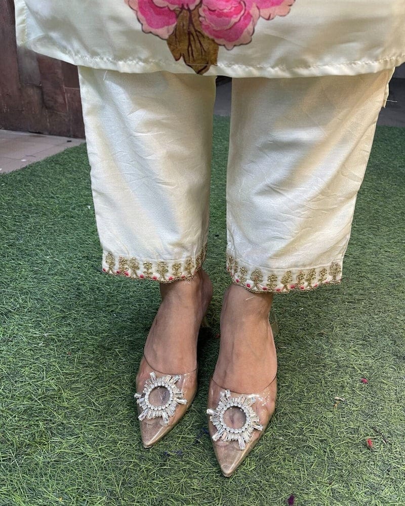 This kurta set consists of kurta , trousers and dupatta