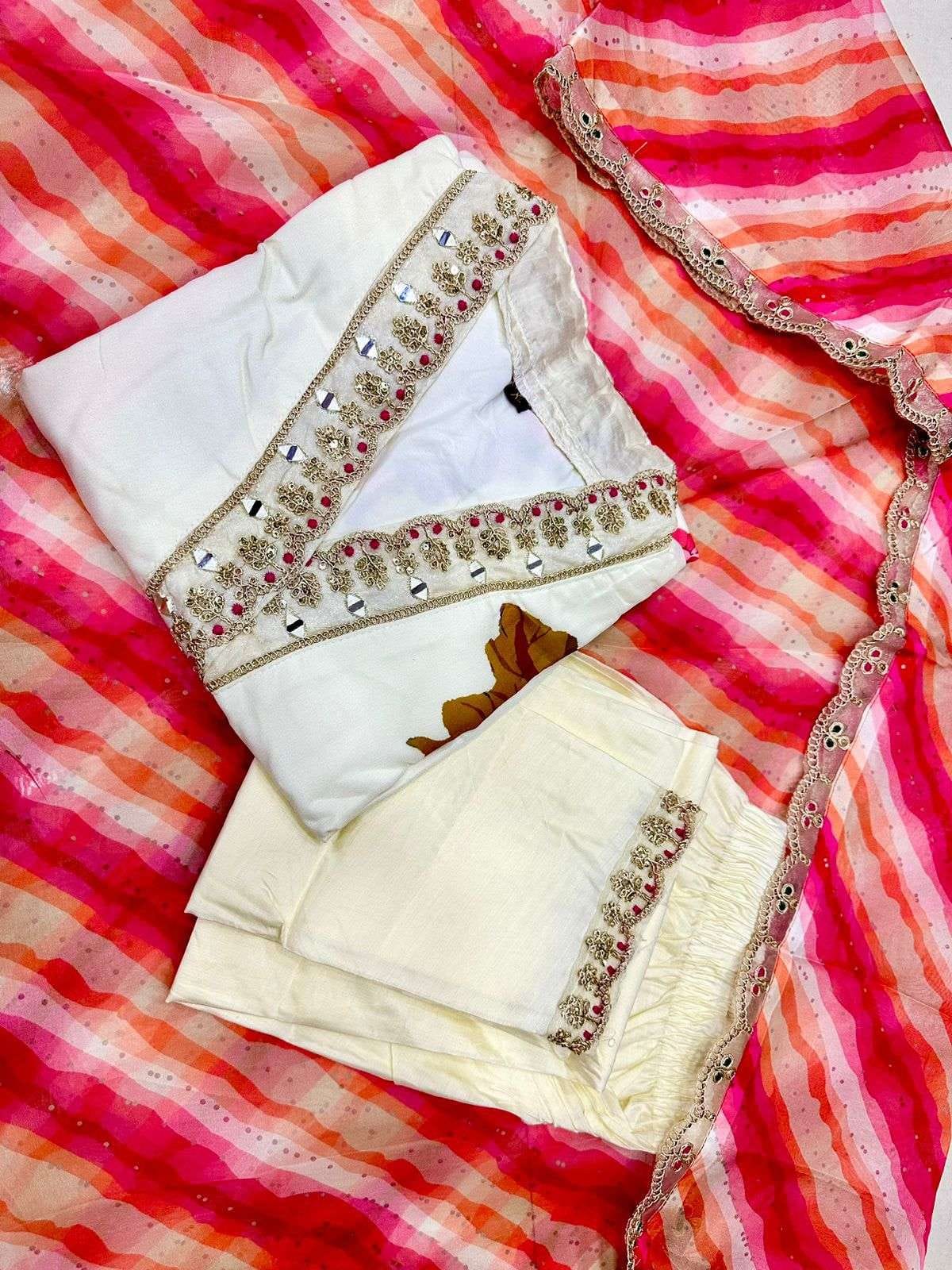 This kurta set consists of kurta , trousers and dupatta