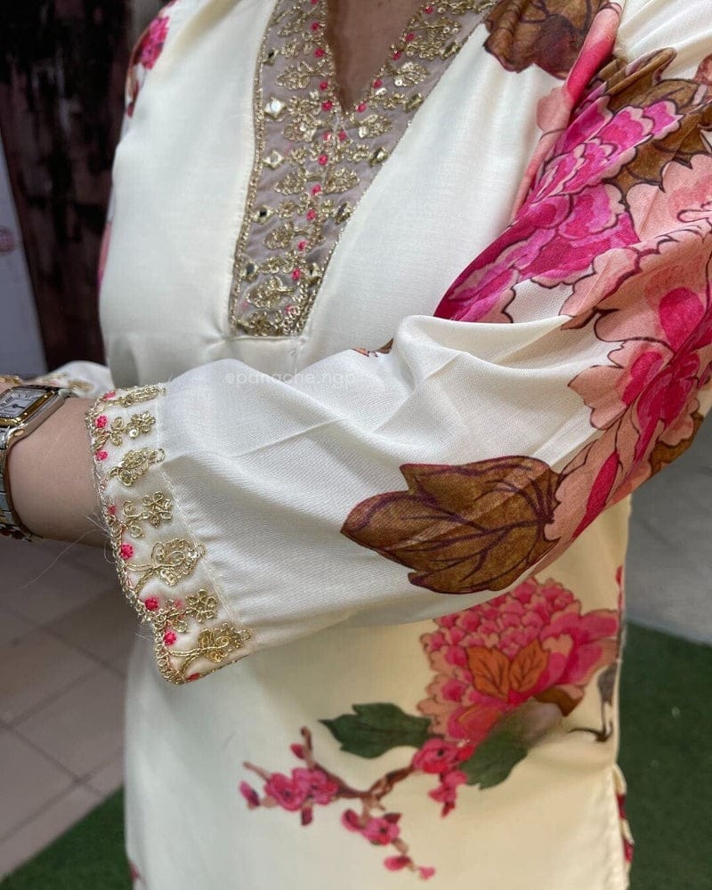 This kurta set consists of kurta , trousers and dupatta