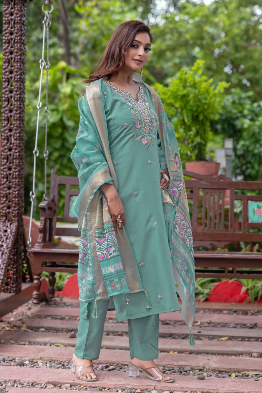 Elegant Pastel Green Embroidered Suit Set with Dupatta